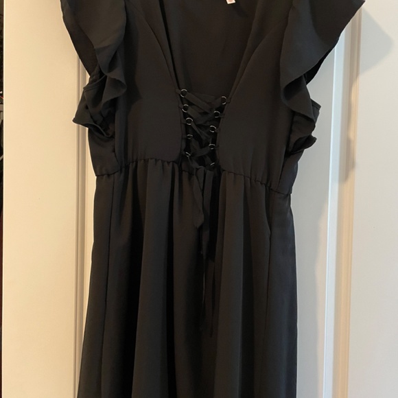 Dresses - Picture 8 of 10